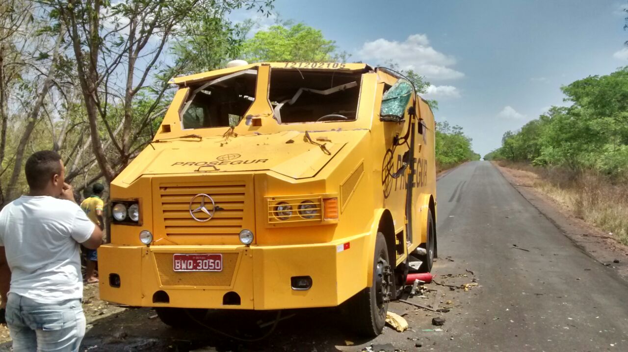ASSALTO A CARRO FORTE ENTRE CAXIAS E TIMON NA TARDE DE HOJE 1ºDE NOVEMBRO