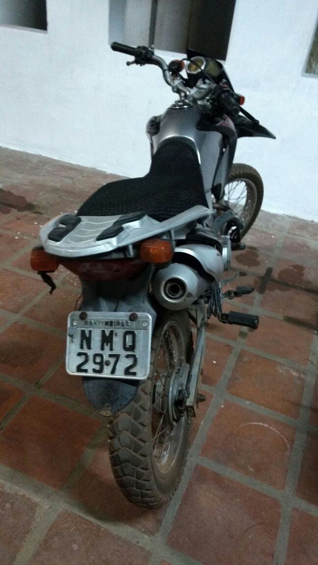 MOTO RECUPERADA PELA POLICIA EM CODÓ POR TRÁS DO AEROPORTO.
