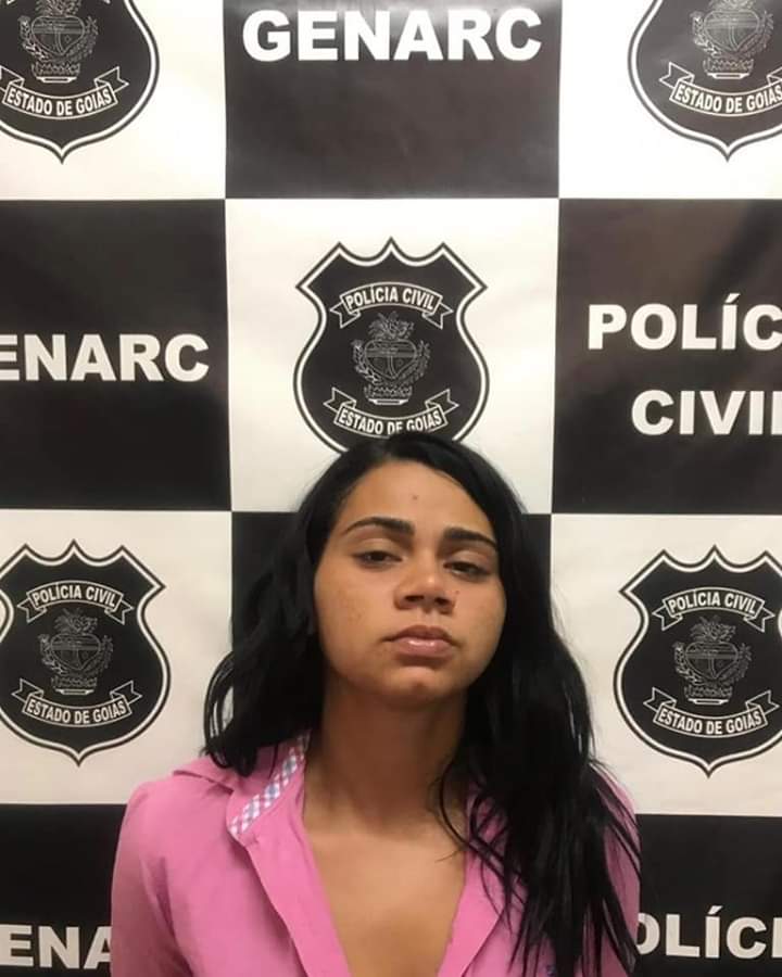 MULHER É PRESA DENTRO DE ÔNIBUS TRANSPORTANDO DROGAS DO NOVO GAMA ( DF) PARA A CIDADE DE CODÓ MÁ. 