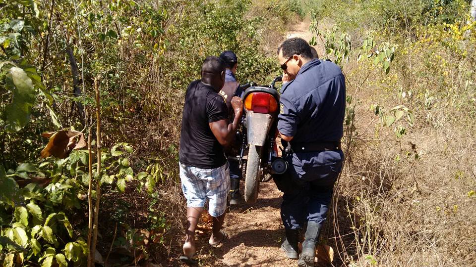 MOTO É ENCONTRADA ABANDONADA NO AÇUDE DO BINEZÃO EM CODÓ.