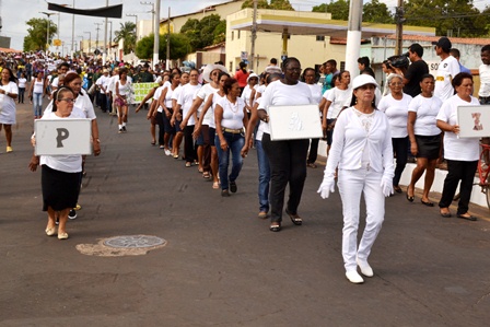 Palavra PAZ marca o 7º desfile cívico-militar de independência do governo Cuidando da Nossa Gente