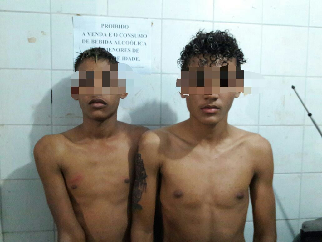 MENORES SÃO APREENDIDOS EM CODÓ COM ARMA DE FOGO, AO FUGIREM COLIDIRAM COM A PRÓPRIA VIATURA DA PM E OUTRAS DUAS MOTOCICLETAS.