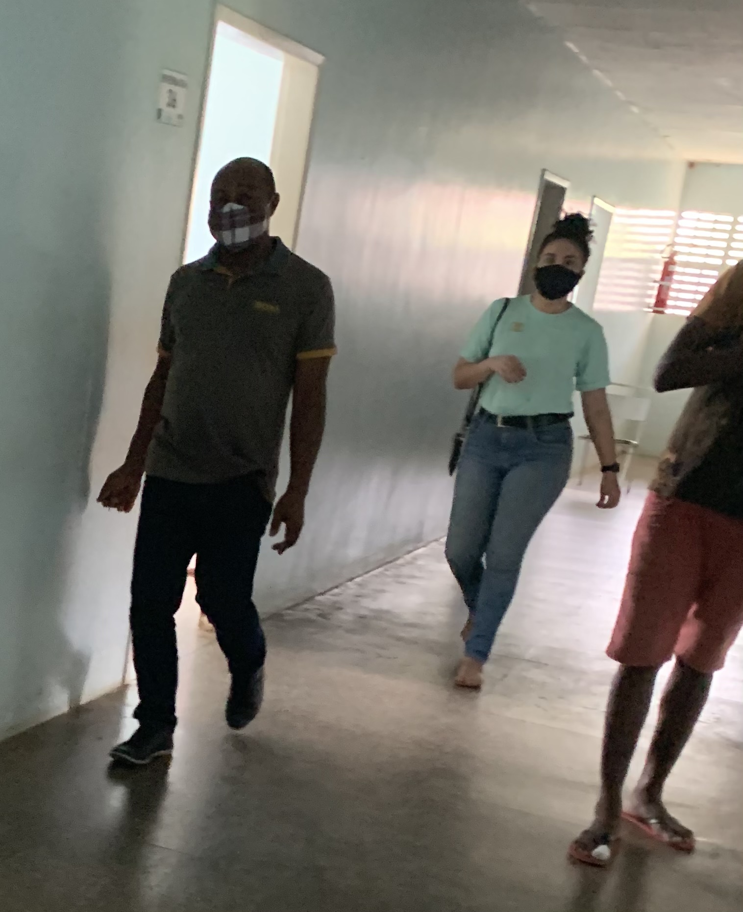 NOVO DIRETOR DO HGM EMÍLIO MATOS VISITA CADA LEITO  E VER CONDIÇÕES DE PERTO.