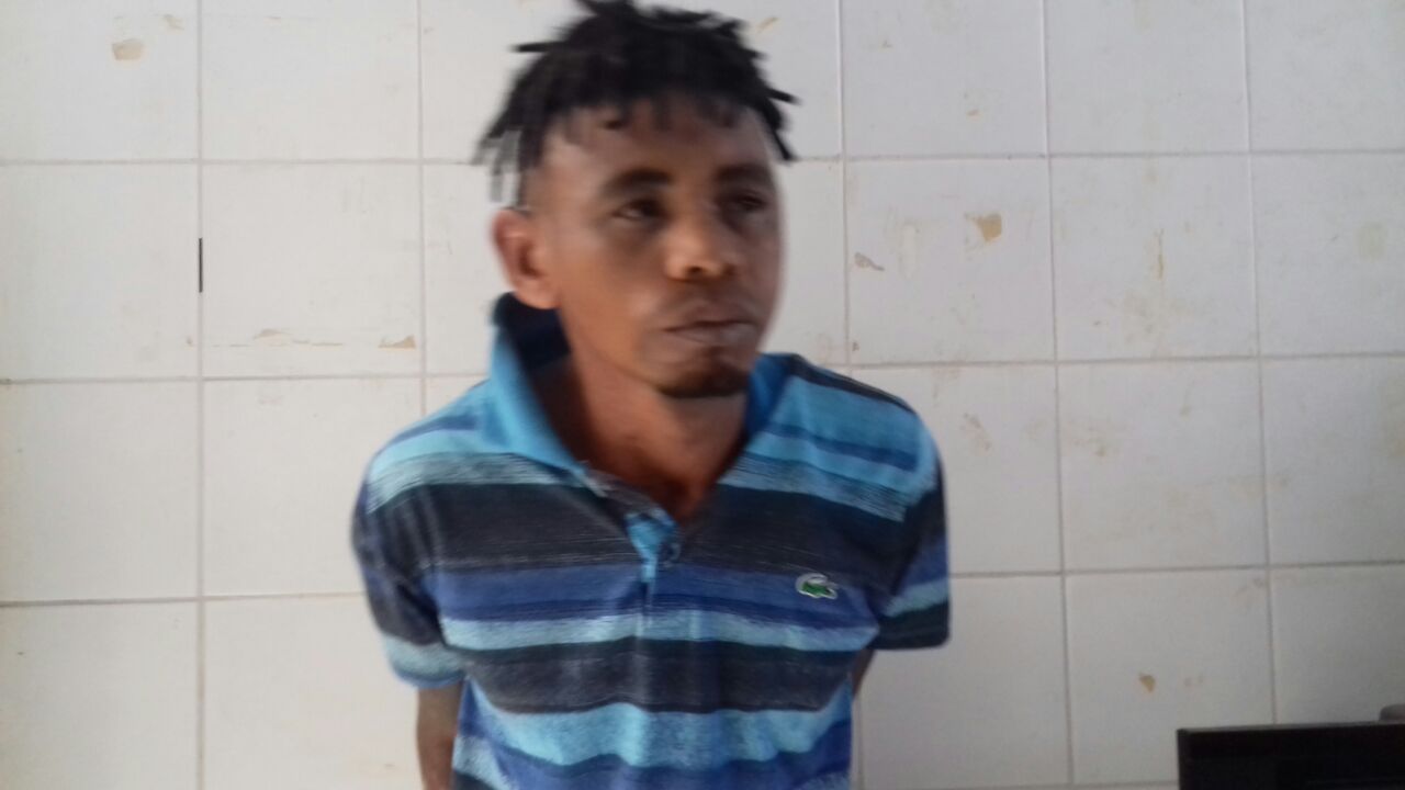 ELEMENTO QUE ESTAVA NA CONDICIONAL É PRESO COM ARMA E PRATICANDO ROUBOS EM CODÓ
