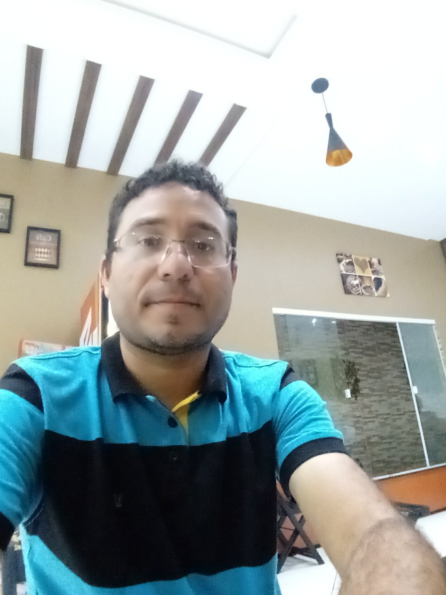 EM CODÓ SERVIDOR DO TRIBUNAL DE JUSTIÇA QUER RESPOSTA SOBRE DESEMBARGADOR TER DITO QUE TRABALHO DE AUXILIAR JUDICIÁRIO TAMBÉM É NA ÁREA DA LIMPEZA