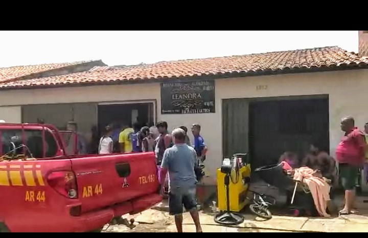 EXPLOSÃO DE BOTIJÃO DE GÁS EM CODÓ DESTRÓI CASA E PODE TER OCORRIDO PELA FALTA DE EXPERIÊNCIA DO FUNCIONÁRIO DA EMPRESA DE GÁS