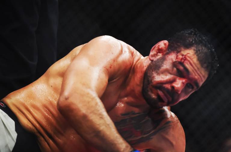 UFC – MINOTOURO PERDE EM EVENTO DECEPCIONANTE