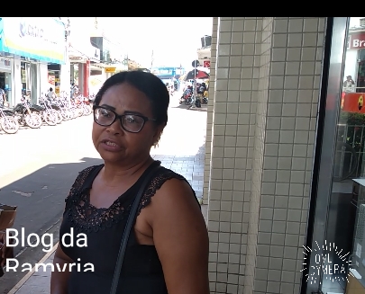 VEJA VÍDEO: MÃE DO JOVEM QUE PASSOU 100 REAIS FALSO A VENDEDOR DE COXINHAS, DEVOLVE HOJE 100 REAIS AO VENDEDOR E PEDI DESCULPAS A ELE. 