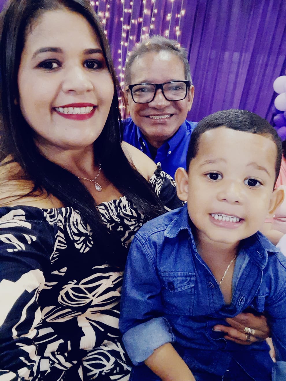ANIVERSARIANTE DE HOJE É DAVI LOURENÇO, FILHO DO NOSSO AMIGO VALDERIR MENDONÇA. QUATRO ANINHOS!!!.