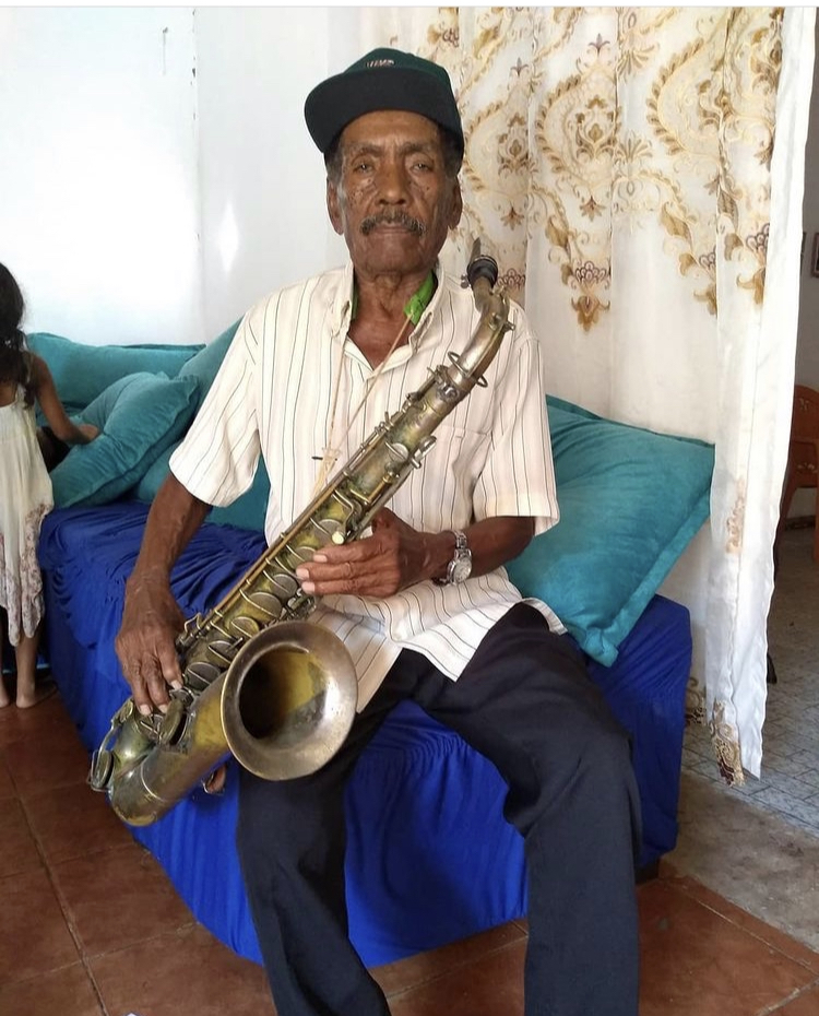ACOMPANHADO PELA BANDA EUTERPE, DA FAMÍLIA E COM MUITA HONRA FOI ENTERRADO EM LIMA CAMPOS MEU AVÔ ALBERTO FERREIRA DOS SANTOS.
