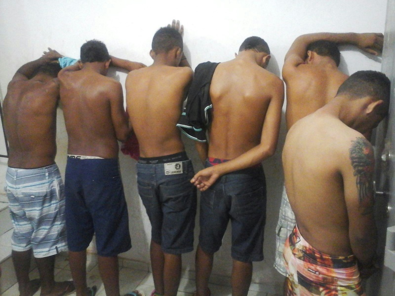 traficante é preso, e dez menores infratores são conduzidos a Delegacia