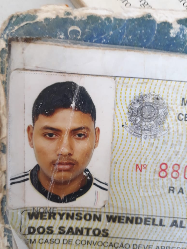 VEJA VÍDEO DO MOMENTO EM QUE O CORPO DE ASSALTANTE MORTO POR PM EM CODÓ CHEGA AO HOSPITAL