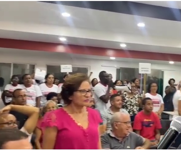 PRESIDENTE DA CÂMARA REPUDIOU A FALTA DE RESPEITO DE ALGUNS PROFESSORES QUE USAM PALAVRAS DE BAIXO CALÃO CONTRA AS AUTORIDADES