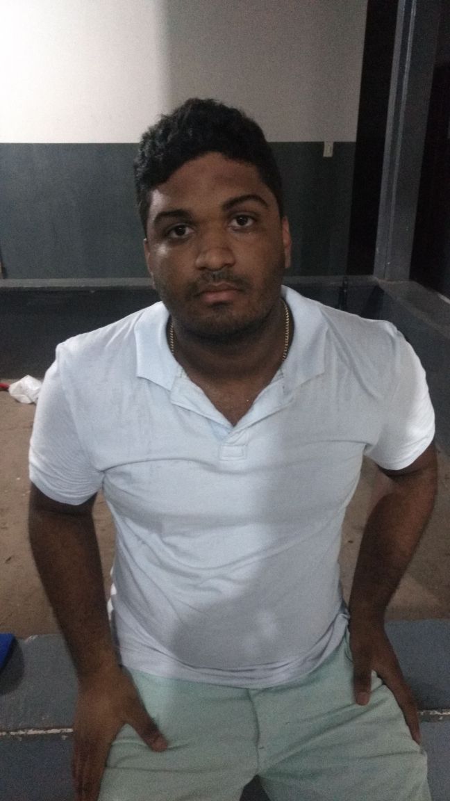 CARRO ROUBADO EM TERESINA  É ENCONTRADO EM CODÓ EM POSSE DE UM RAPAZ.