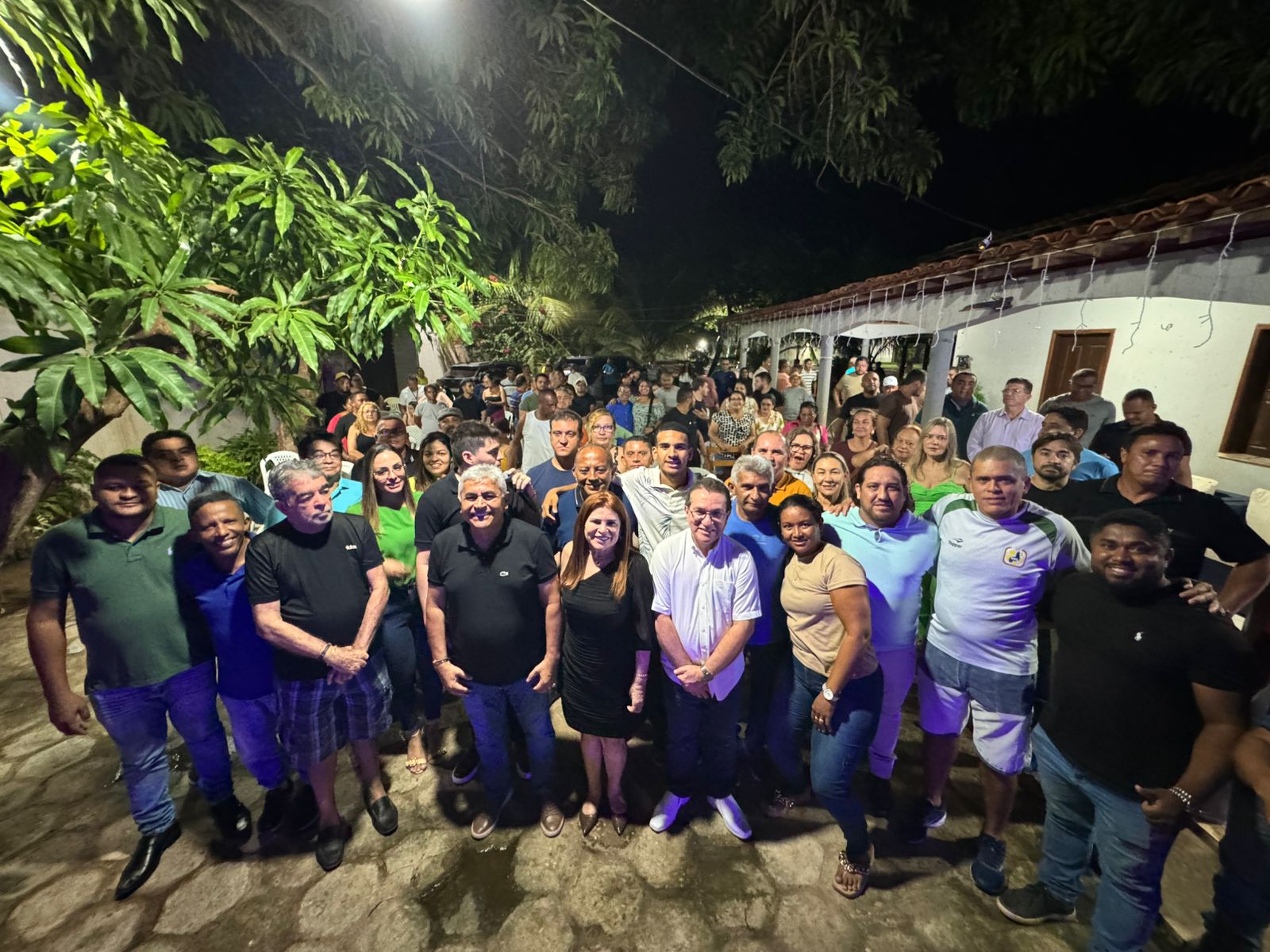 ZÉ FRANCISCO REALIZA PRIMEIRA REUNIÃO POLÍTICA COM OS CABEÇAS DE SUA EQUIPE. Traçando novas estratégias e próximos passos no cenário político de Codó e aproveitou para cobrar do governador Carlos Brandão posicionamento sobre os  cargos que devem vir pra Zé e seu povo.  O compromisso com o povo vai continuar Codó.