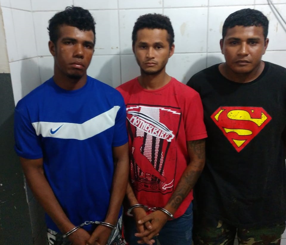 HOMENS SÃO PRESOS COM ARMA DE FOGO EM CODÓ