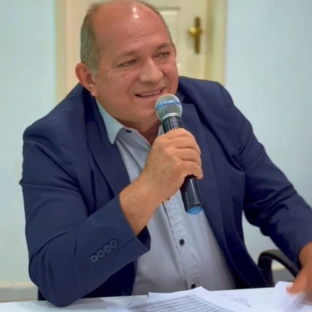 Quem te viu e quem te vê. Vereador Teonilo do Garra já pulou da barca e começou a babar o  prefeito Chiquinho FC. Teonilo ficou milionário as custa da prefeitura de Codó!