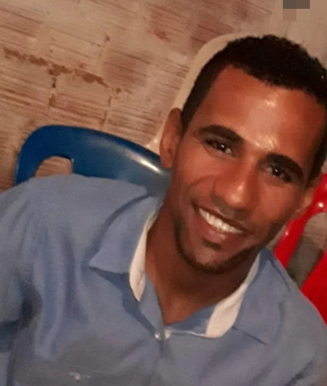FAMILIARES E AMIGOS DÃO SEU ÚLTIMO ADEUS AO OPERADOR DA RÁDIO MIRANTE MARCELO LOPES NESTA TARDE DE DOMINGO 