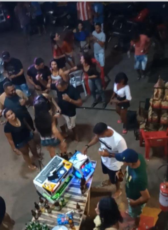 TELESPECTADORA ENVIA AO BLOG VÍDEOS DE GRANDE AGLOMERAÇÃO EM POSTO DE COMBUSTÍVEL EM CODÓ EM PERÍODO DE PANDEMIA, TODO FINAL DE SEMANA TEM UMA FESTA NO POSTO