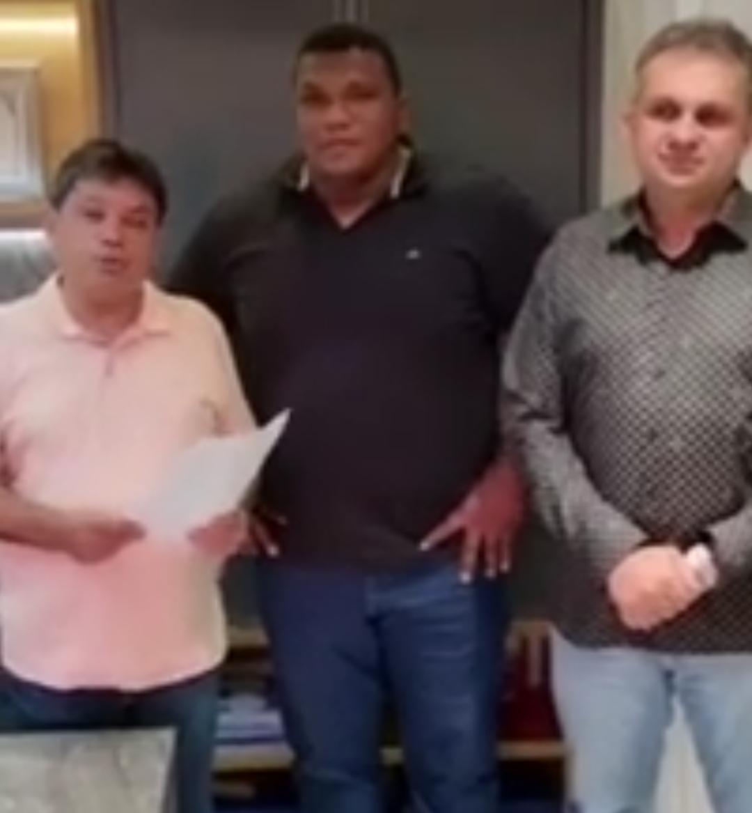 VEREADOR LEONEL FILHO ENTREGA PEDIDO DE REFORMA DA ESCOLA FAMÍLIA AGRÍCOLA EM CODÓ AO DEPUTADO MÁRCIO JERRY 