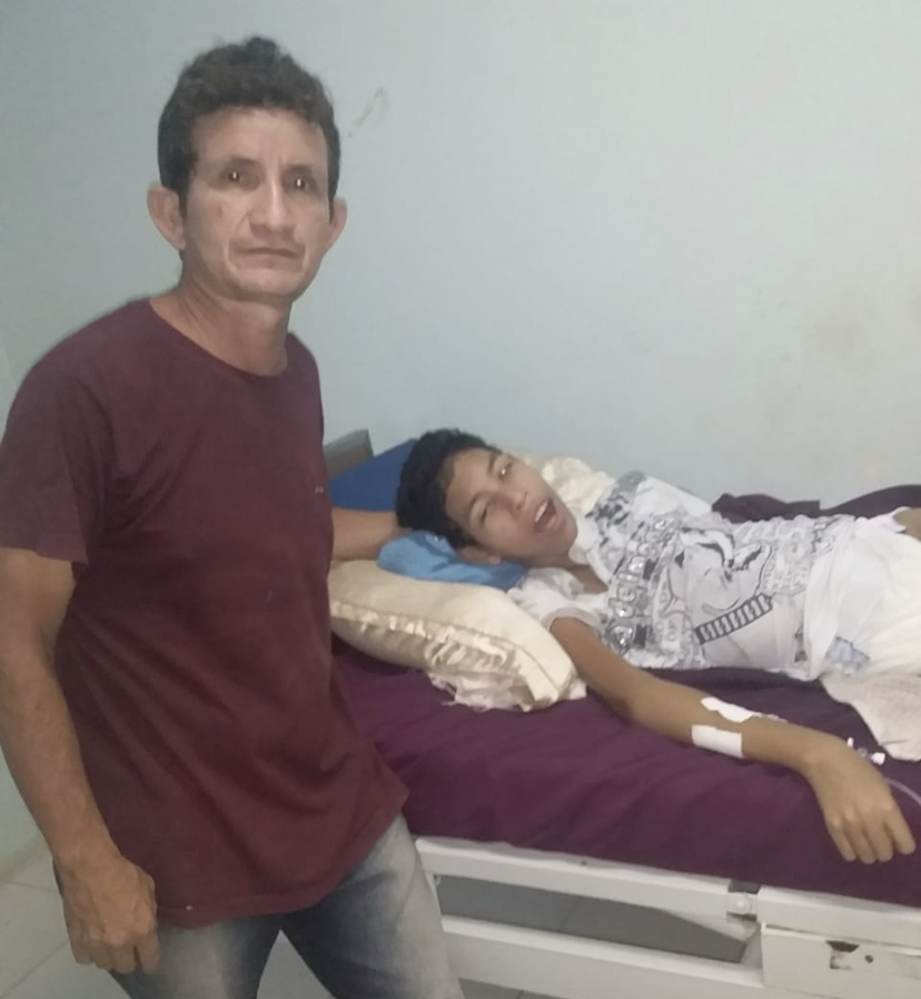 EM CODÓ PAI PEDE SOCORRO PRA SALVAR A VIDA DO FILHO QUE ESTÁ NO HGM A QUASE UM MÊS SEM SER TRANSFERIDO PARA FAZER UMA CIRURGIA DE URGÊNCIA