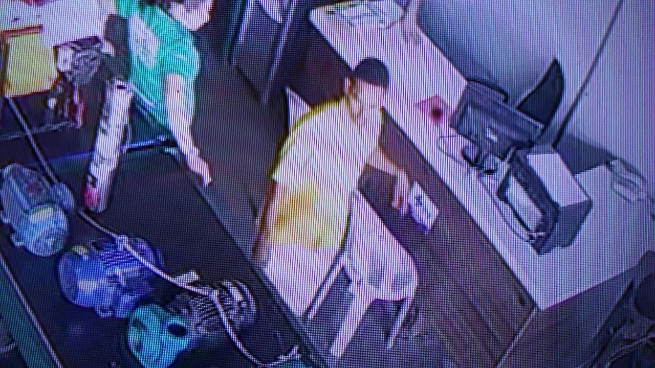 VÍDEO EXCLUSIVO MOSTRA HOMEM FURTANDO DUAS MARRETAS NA CASA DO FAZENDEIRO EM CODÓ