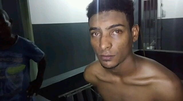 EM CODÓ JOVEM É PRESO SUSPEITO DE PRATICAR ASSALTO A MOTOCICLETA E PM RECUPERA VEICULO EM MATAGAL.- VÍDEO.