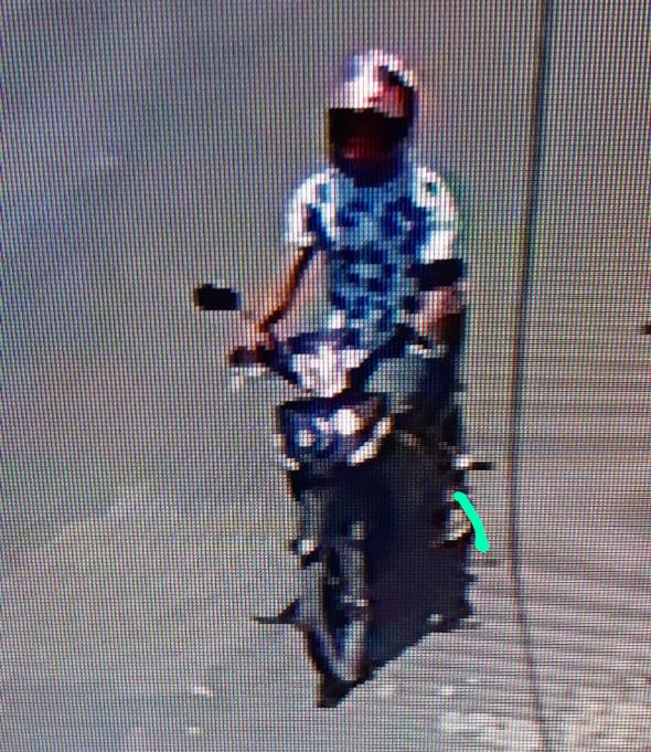 AGORA A POUCO HOMEM COLOCA ARMA EM MÃE E FILHA PARA ROUBAR CELULAR NO CENTRO DE CODÓ-VEJA VÍDEO.