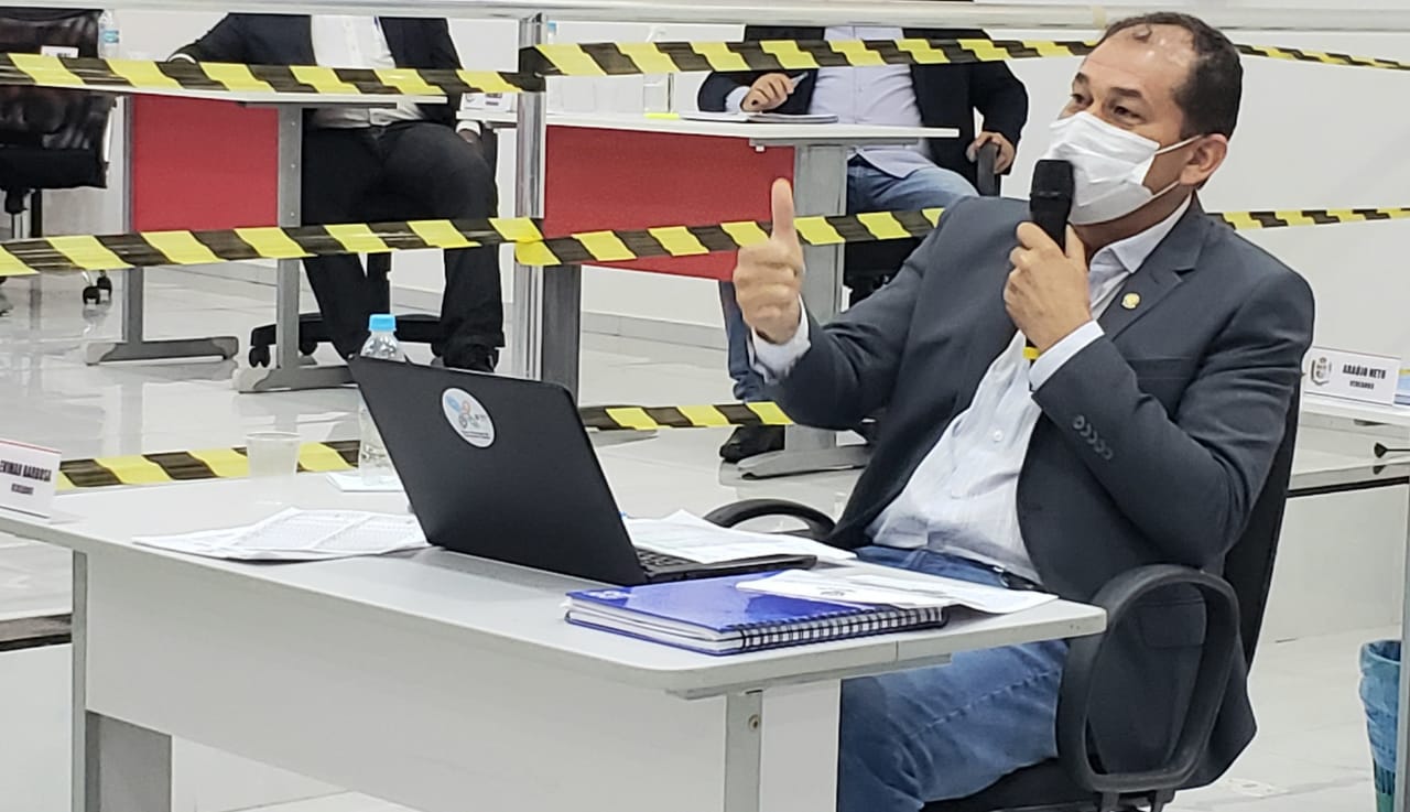 Vereador Evimar Barbosa cobra Executivo sobre deficiências na iluminação pública e no fornecimento de água