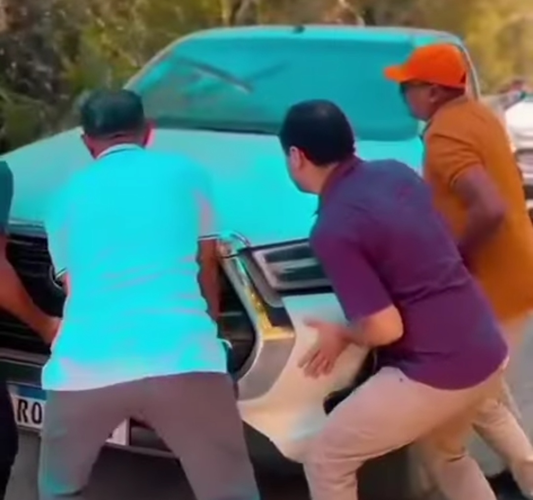 VÍDEO MOSTRA CANDIDATO DO PREFEITO DE TIMBIRAS COM CARRO ATOLADO NESTA TARDE EM ESTRADA QUE BORBA PROMETEU FAZER A 8 ANOS.