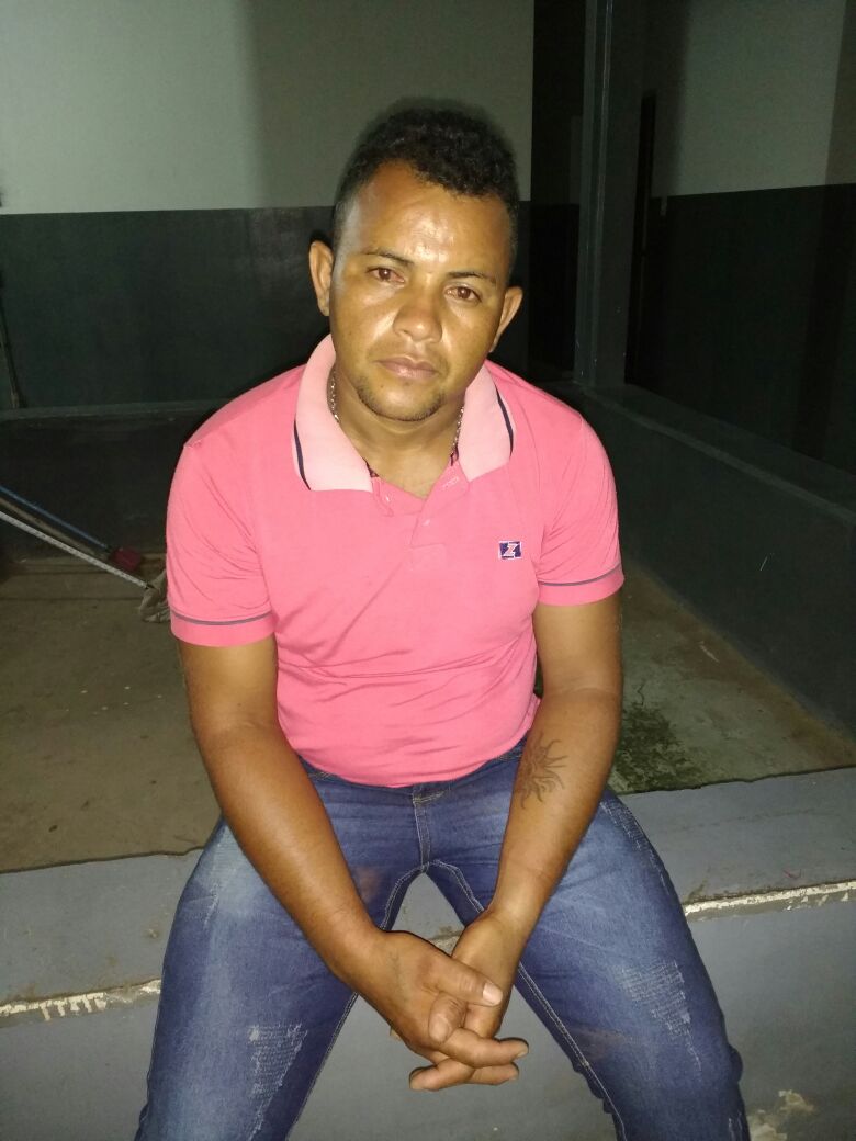 HOMEM É PRESO POR PORTE ILEGAL DE ARMA DE FOGO EM CODÓ DURANTE EVENTO NO BAIRRO SÃO PEDRO