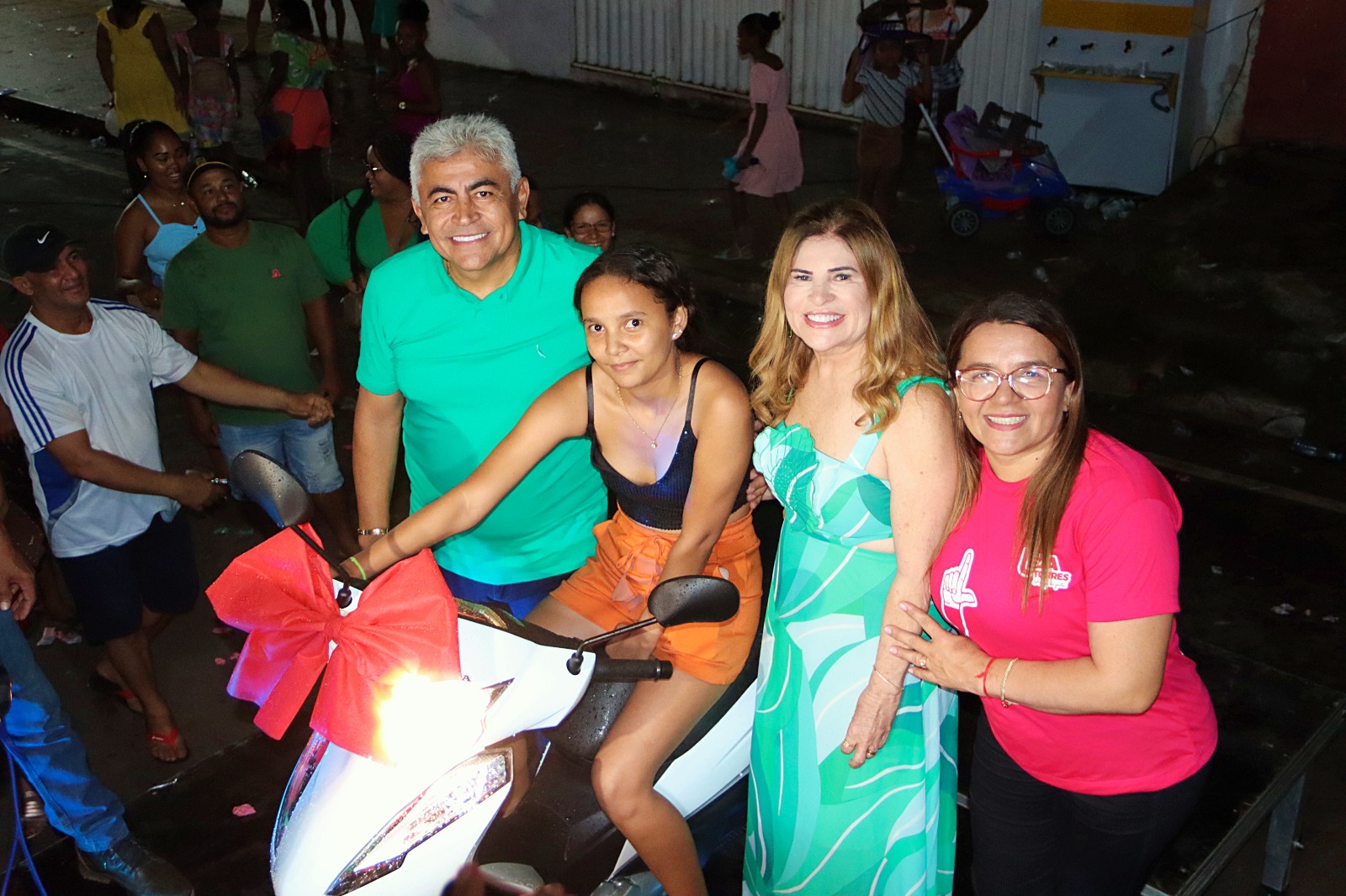 Prefeito Dr. Zé Francisco realiza mega festa em homenagem às mães com sorteio de muitos prêmios e foi um sucesso em Codó 