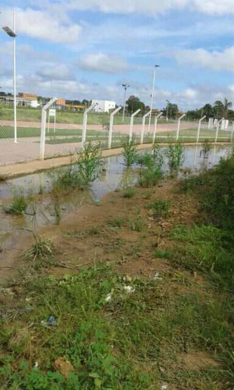 INTERNAUTA DENÚNCIA SITUAÇÃO DO PARQUE AMBIENTAL DE CODÓ, CHEIO DE LAMA , MATO E FEDENDO