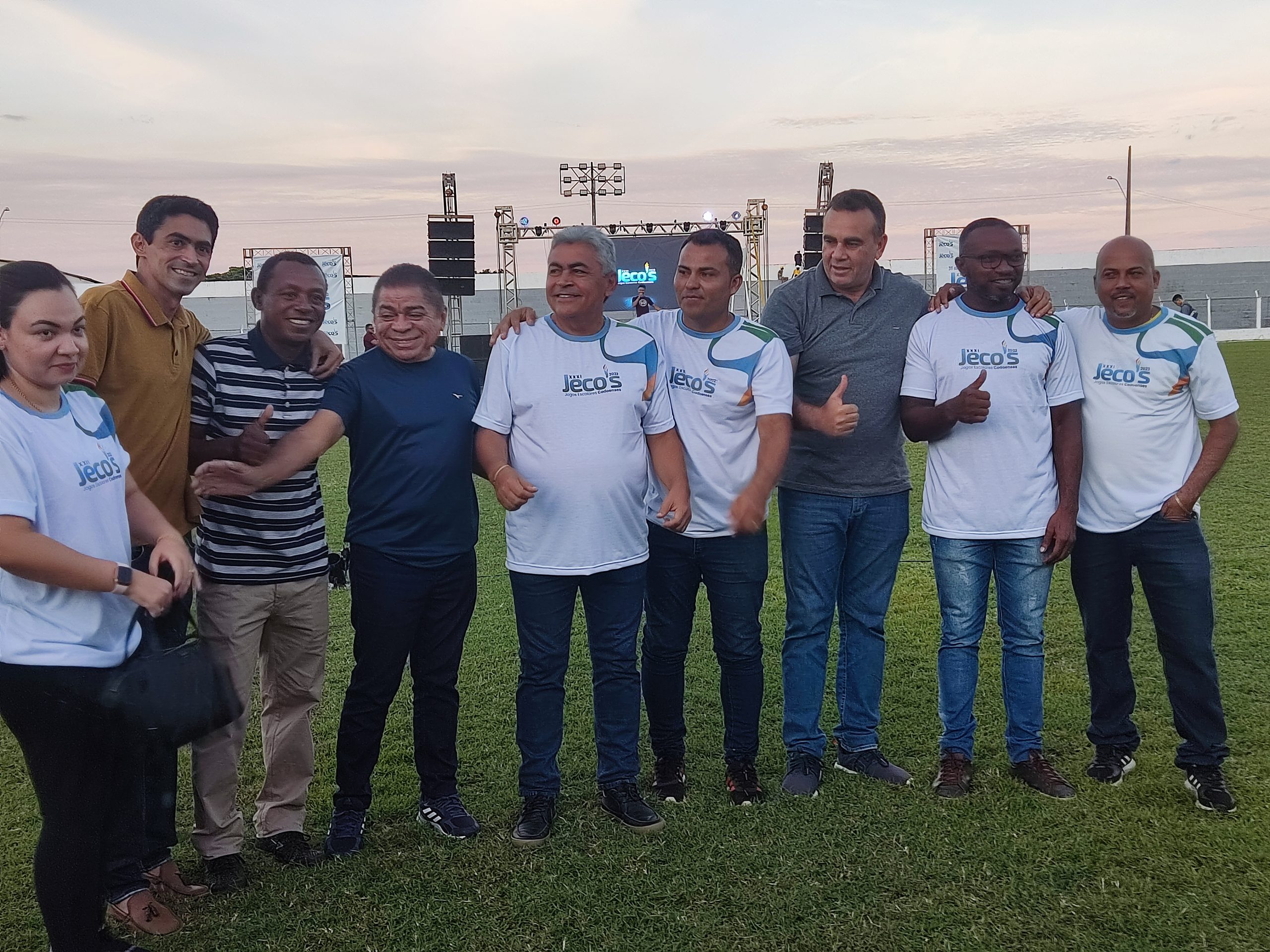 SOLENIDADE DE ABERTURA DOS JOGOS ESCOLARES EM CODÓ LOTA ESTÁDIO RENÊ BAYMA E CHAMOU ATENÇÃO DE QUEM PRESTIGIOU O EVENTO 
