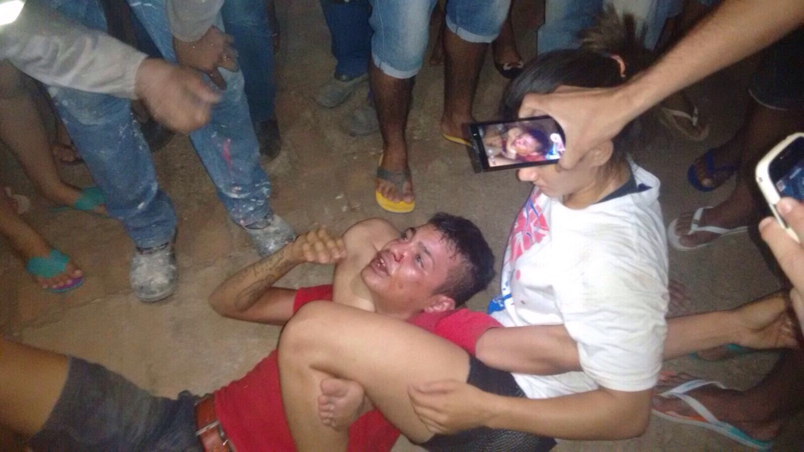 BANDIDO LEVA UMA SURRA DE UMA JOVEM AO TENTAR ROUBAR UM CELULAR