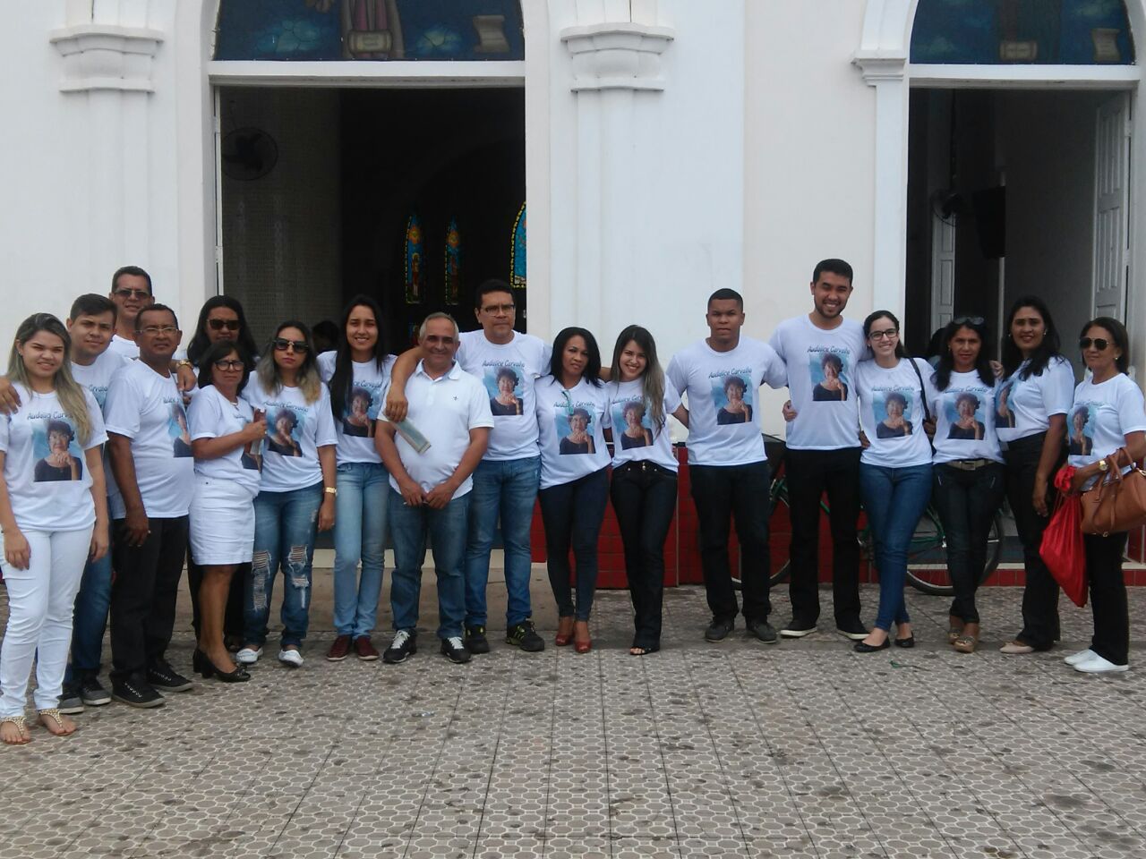 FOI REALIZADO HOJE MISSA DE UM ANO DA MORTE DA MÃE DO ADVOGADO RIBAMAR CARVALHO EM CODÓ