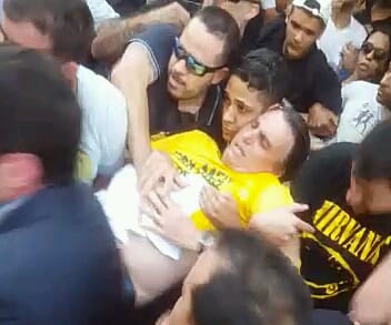 VÍDEO: BOLSONARO É ESFAQUEADO E PODE TER ATINGIDO FÍGADO E PARTE DO INTESTINO EM ATO DE CAMPANHA EM JUIZ DE FORA (MG)