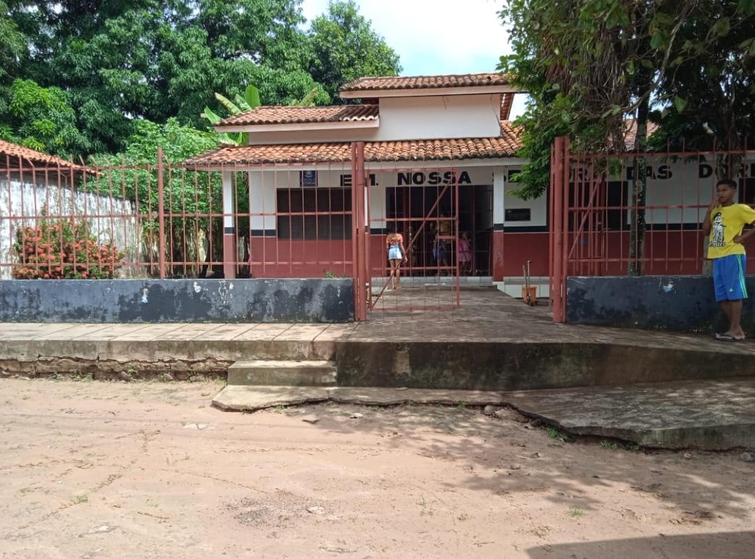 CONHEÇA A SITUAÇÃO CAÓTICA DE ALGUMAS ESCOLAS DE CODÓ: sem água, portas caindo, goteiras, bebedouros com água podre, banheiros entupidos, sem merenda escolar e muito mais.