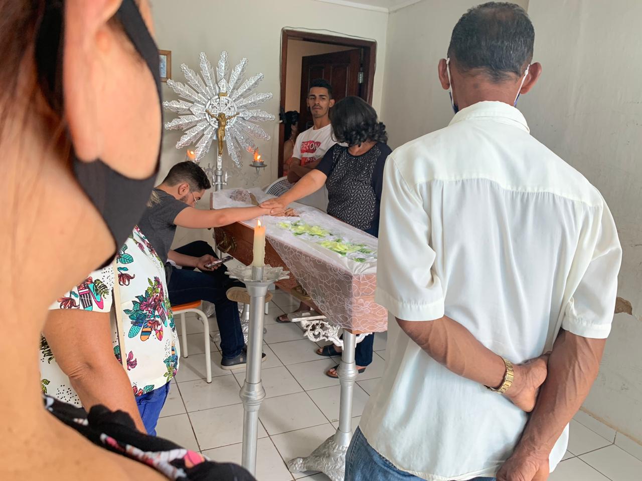 CORPO DE ITALO EXECUTADO EM TERESINA JÁ ESTÁ EM CODÓ E SERÁ ENTERRADO ÀS 17:00HS NO CEMITÉRIO CENTRAL.