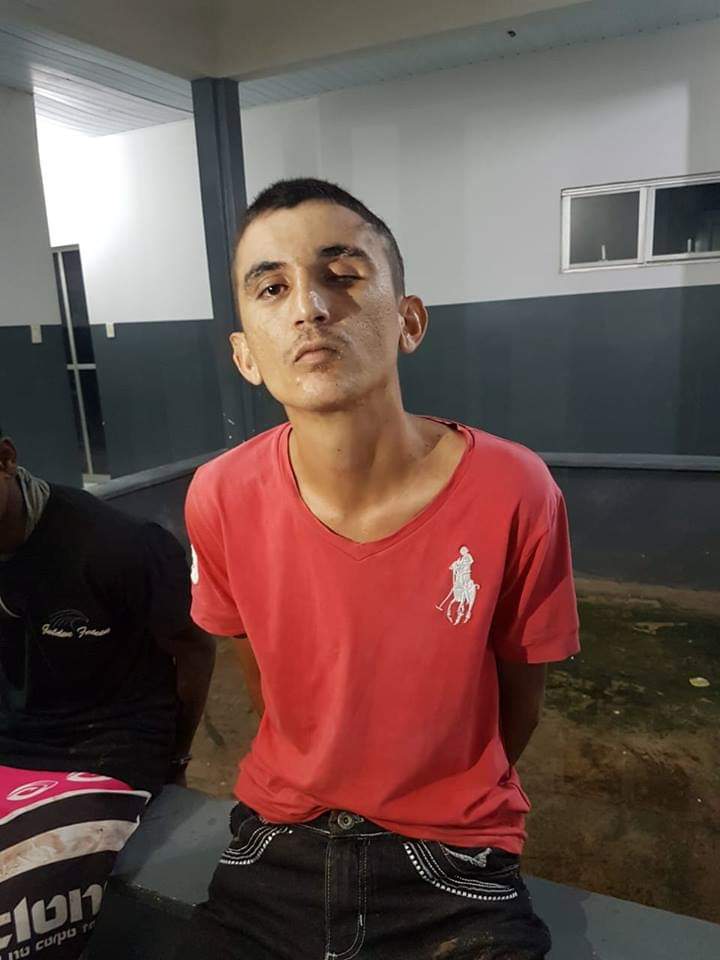 EM CODÓ HOMEM ESFAQUEIA A PRÓPRIA MULHER NA BARRIGA