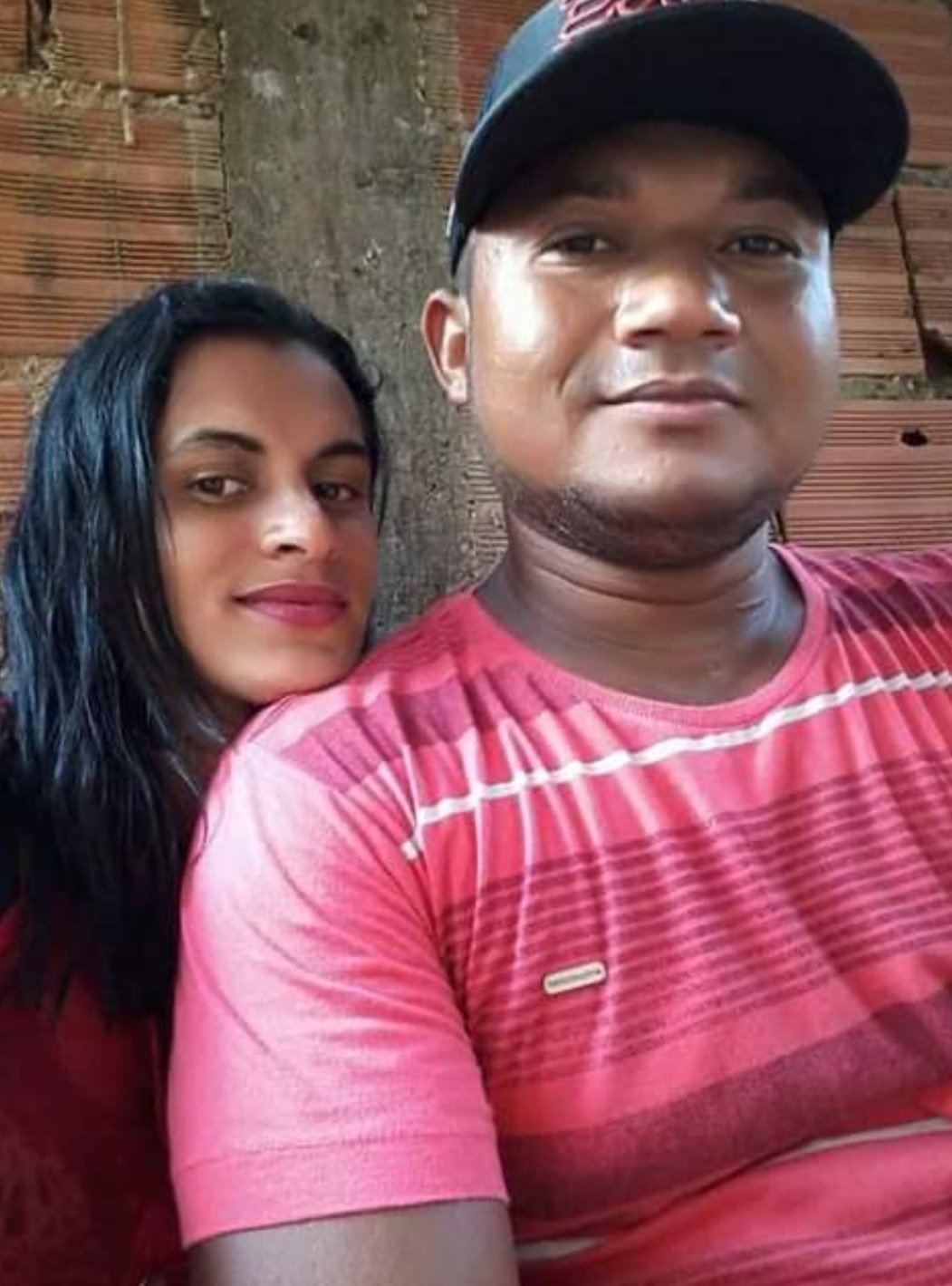 HOMEM QUE MATOU UMA CODOENSE HOJE EM PALMAS, JÁ TERIA MAIS TRÊS HOMICÍDIOS NAS COSTAS E FAMILIARES PEDEM AJUDA PRA TRAZER O CORPO PRA CODÓ. 