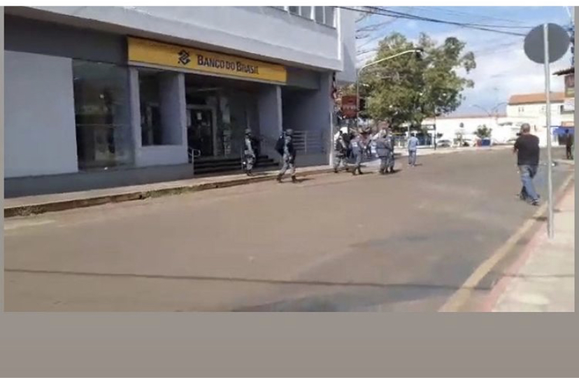 PRESO HOMEM QUE AMARROU EXPLOSIVOS E SEQUESTROU GERENTE DO BANCO DO BRASIL EM CODÓ