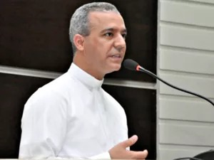 PADRE É MORTO E CORPO É LOCALIZADO EM TERRENO BALDIO