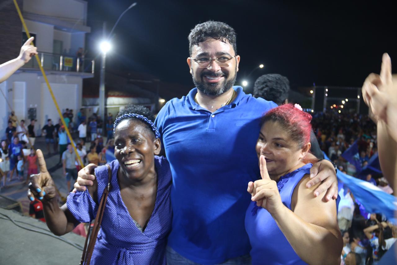 Dr. Júnior realiza primeiro comício após Mega Arrastão da Caravana do 11 em Peritoró