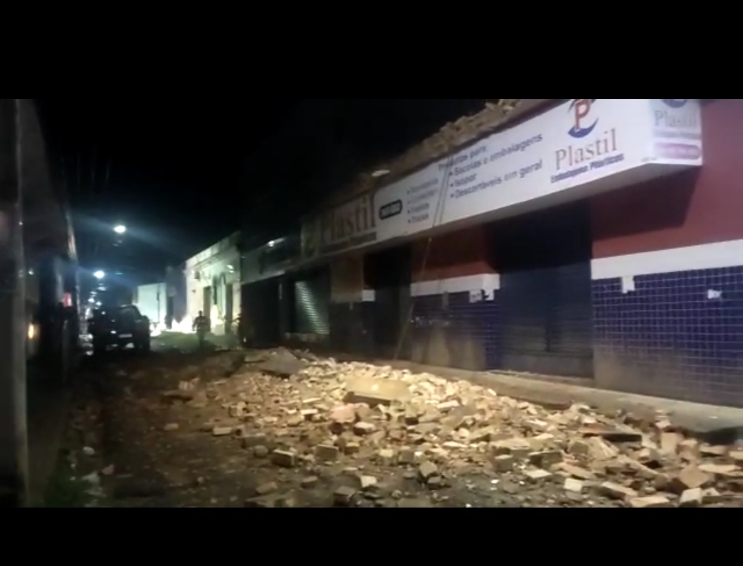 PRÉDIO DA PLASTIL ACABA DE DESABAR EM CODÓ E DANIFICA OS DEMAIS IMÓVEIS DO CENTRO DA CIDADE