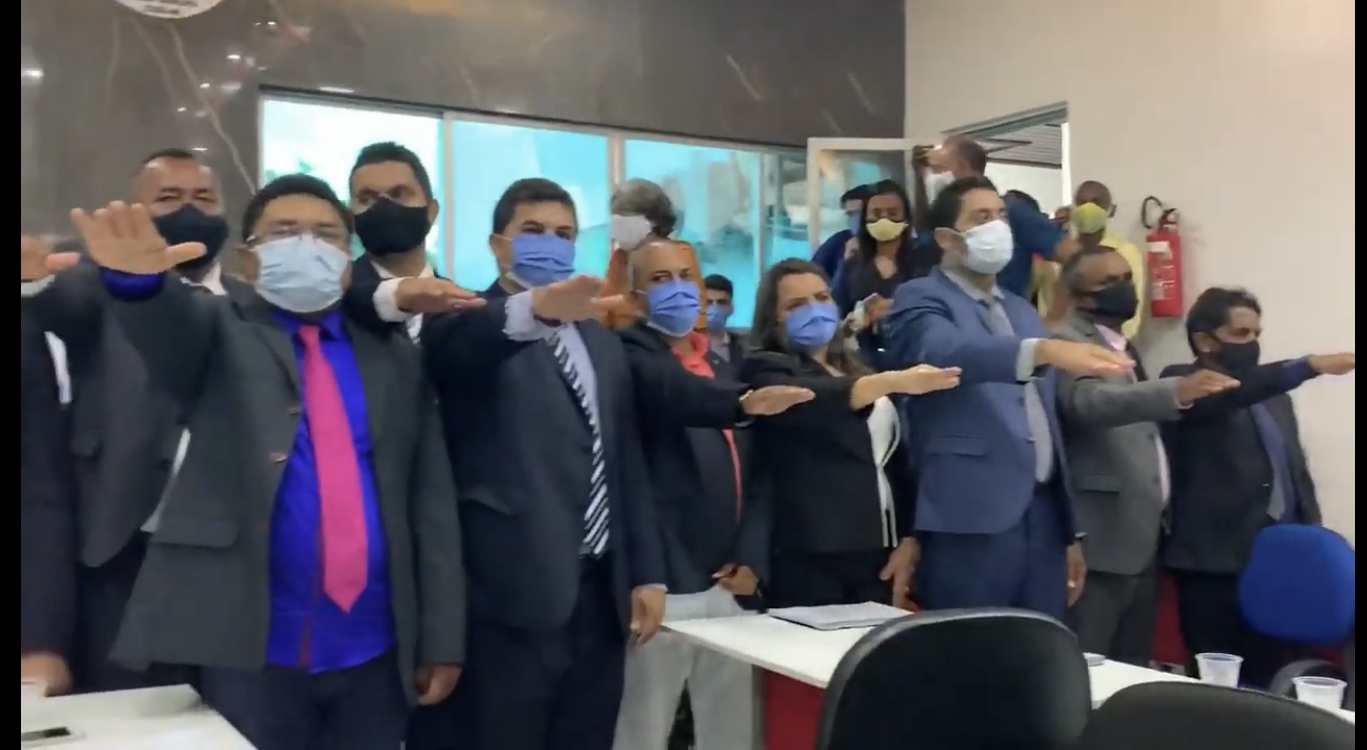 JURAMENTO DE TODOS OS VEREADORES ELEITOS E EMPOSSADOS NESTA TARDE EM CODÓ. Veja como foi o momento