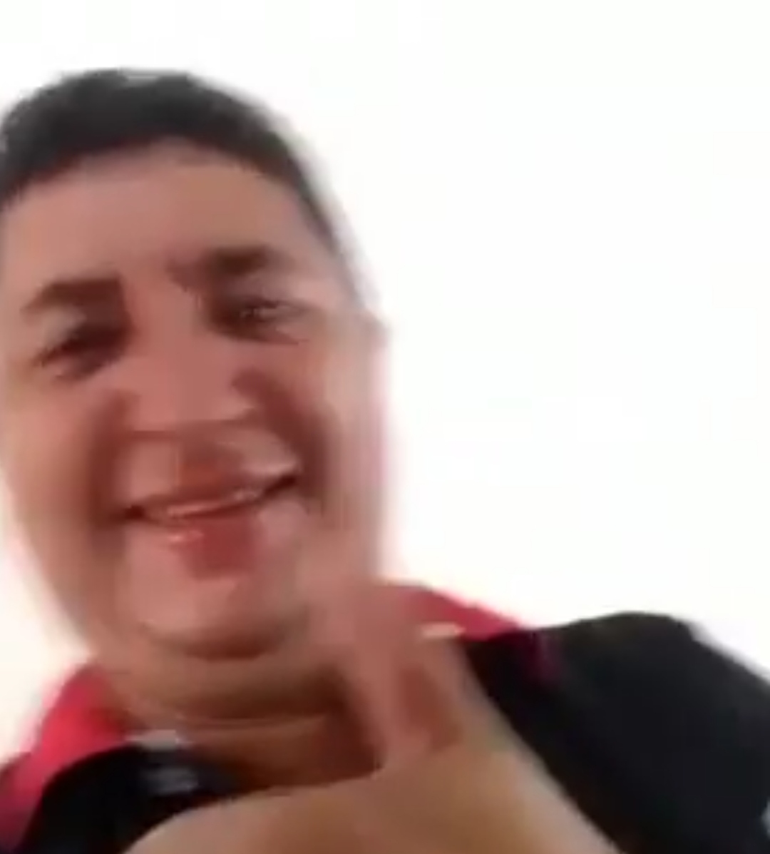 EM CODÓ HOMEM ENTRA COM CELULAR NA CABINE DE VOTAÇÃO E FILMA O MOMENTO DE SEU VOTO