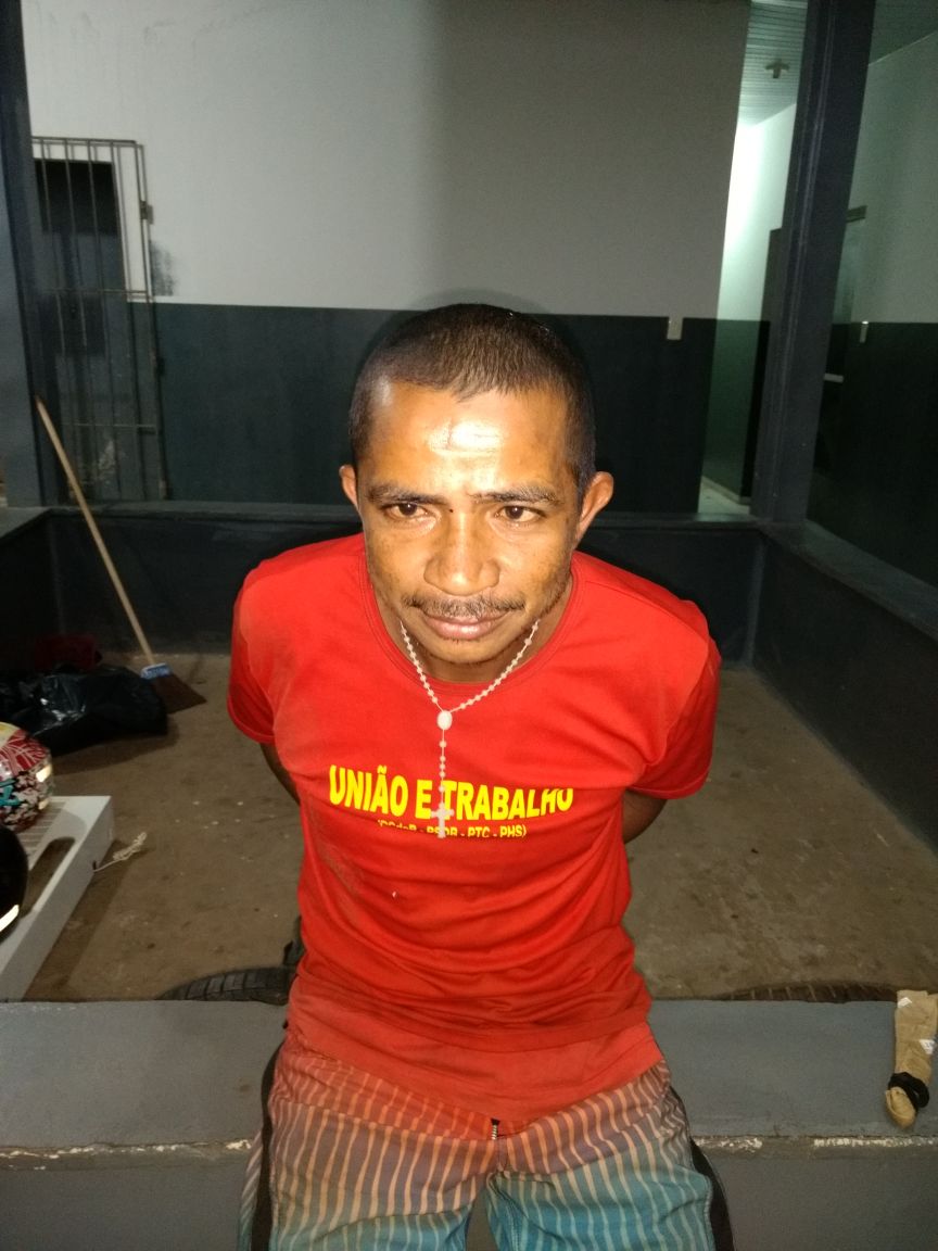EM CODÓ HOMEM ESTAVA AMEAÇANDO PESSOAS COM UMA FACA E VAI PARAR NA DELEGACIA.