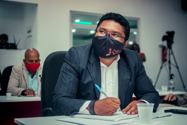 Vereador Pastor Max destaca trabalho de imunização dos idosos acima de 80 anos e a chegada de respiradores para UTI