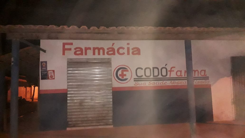 MULHER DENUNCIA FARMÁCIA QUE ERA PRA ESTAR DE PLANTÃO ONTEM E NÃO ESTAVA. A FARMÁCIA SÉRIA A “CODÓ FARMA”